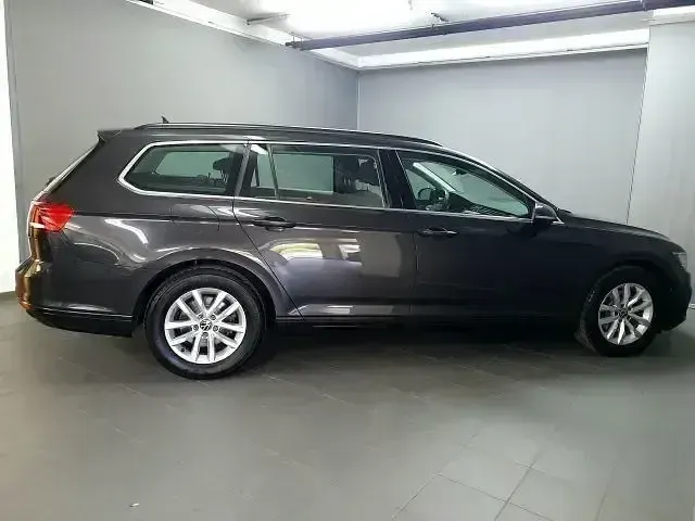 Gebraucht VW Passat Business 150 PS (110 kW) 2023 Grau Kombi
