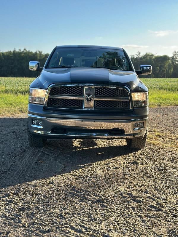 Grau Gebraucht 2010 Dodge Ram Abholung | 18.000 € (Fairer Preis) - Bild 1/4