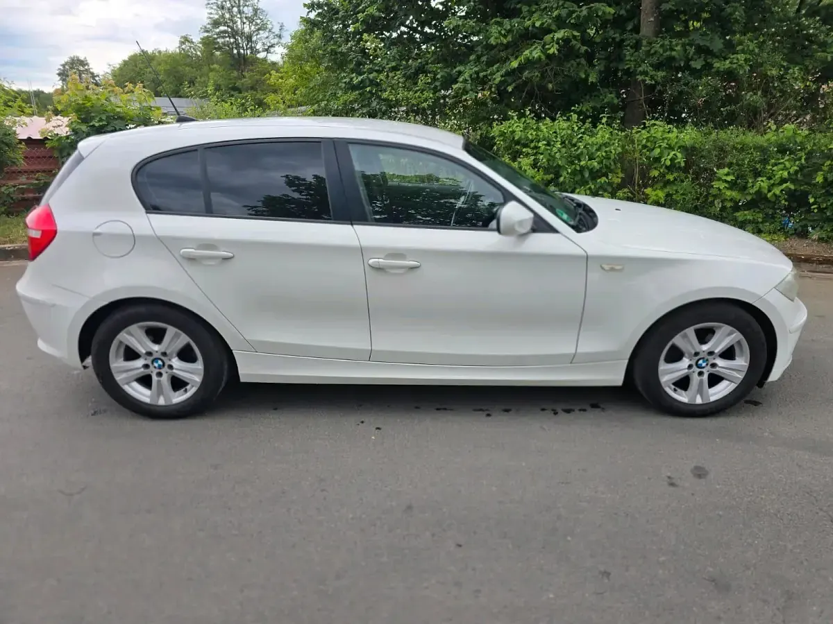 Gebraucht BMW 116 122 PS (89 kW) 2010 Weiß Kleinwagen