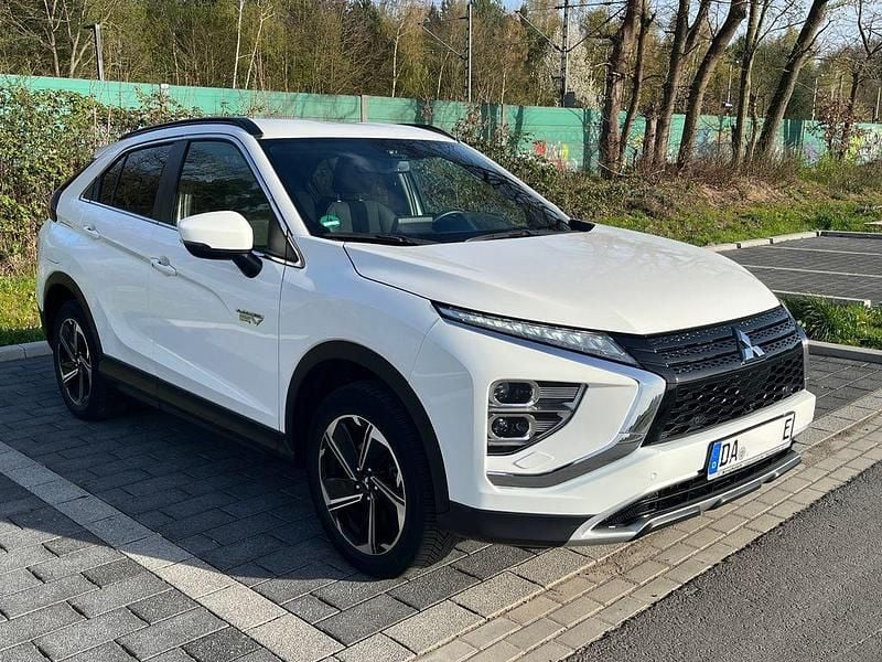 Gebraucht Mitsubishi Eclipse Cross Plus 188 PS (138 kW) 2022 Weiß SUV