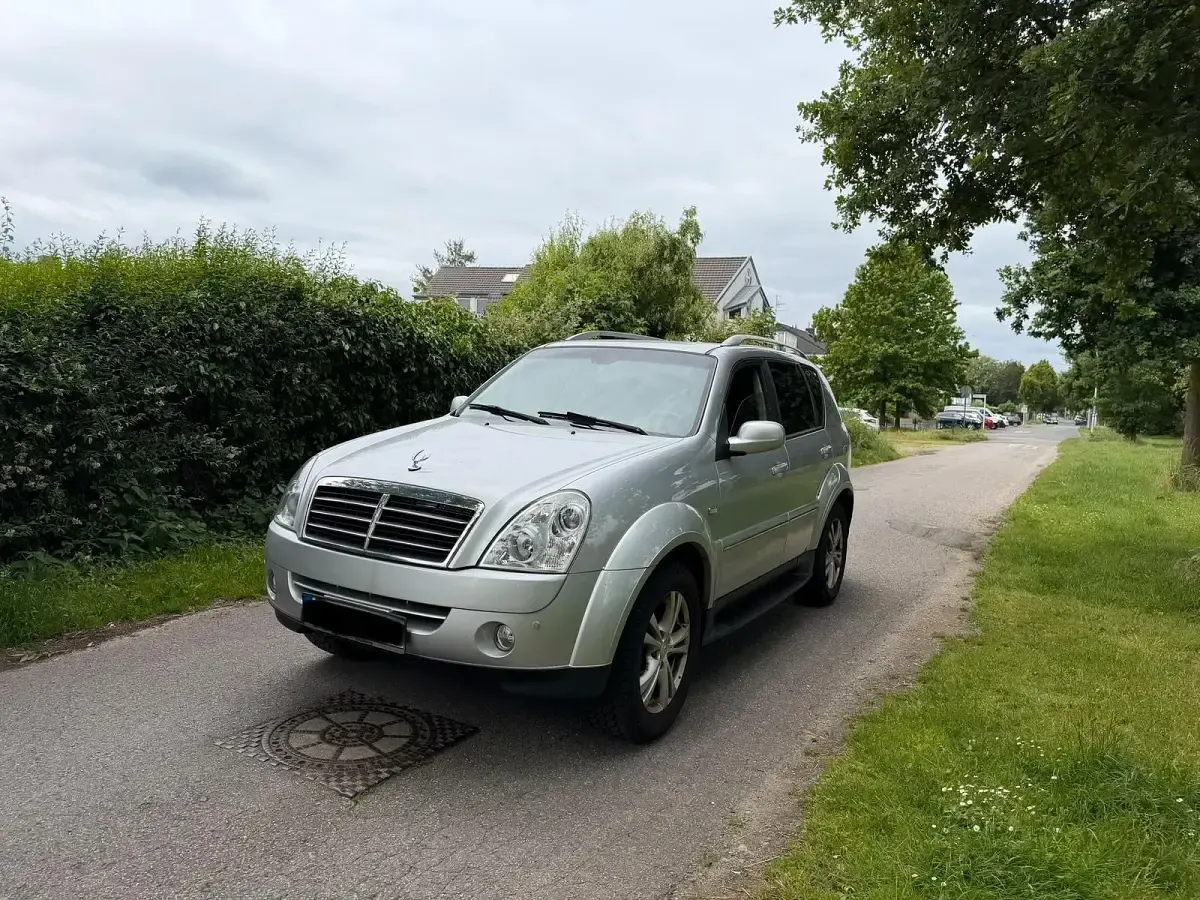 Gebraucht SsangYong Rexton 179 PS (131 kW) 2012 Silber SUV