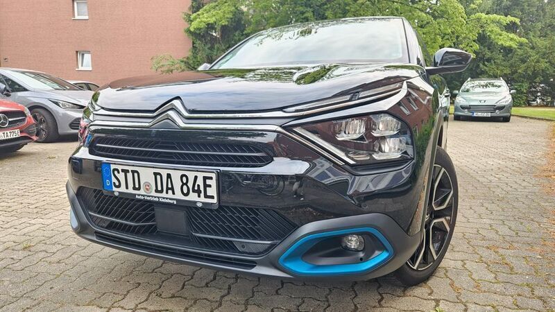 Schwarz Gebraucht 2023 Citroën e-C4 Shine Limousine | 19.500 € (Superpreis) - Bild 1/4