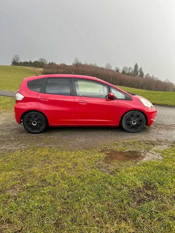 Gebraucht Honda Jazz 90 PS (66 kW) 2011 Rot Kleinwagen