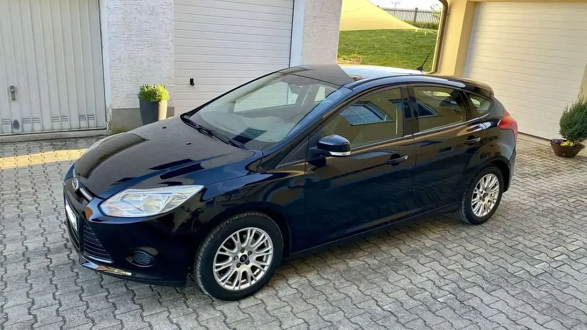 Usata Ford Focus Ambiente 105 CV (77 kW) 2011 Nero Berlina