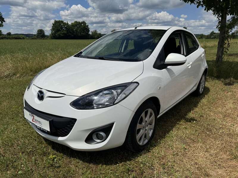 Weiß Gebraucht 2012 Mazda 2 Limousine | 3.990 € (Fairer Preis) - Bild 1/4