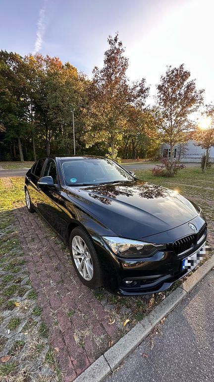 Schwarz Gebraucht 2016 BMW 318 Limousine | 14.500 € (Fairer Preis) - Bild 1/4