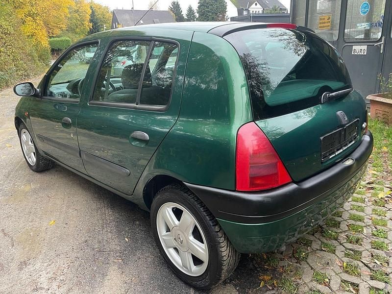 Gebraucht Renault Clio II Basis 58 PS (42 kW) 1999 Grün Limousine