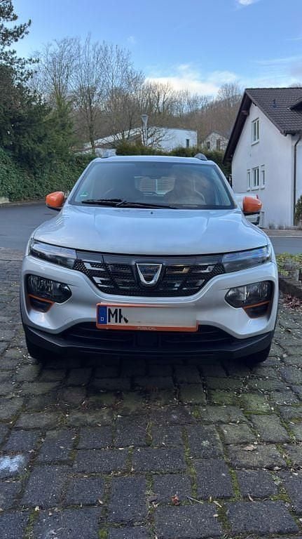 Silber Gebraucht 2022 Dacia Spring Comfort Plus Kleinwagen | 7.500 € (Superpreis) - Bild 1/4
