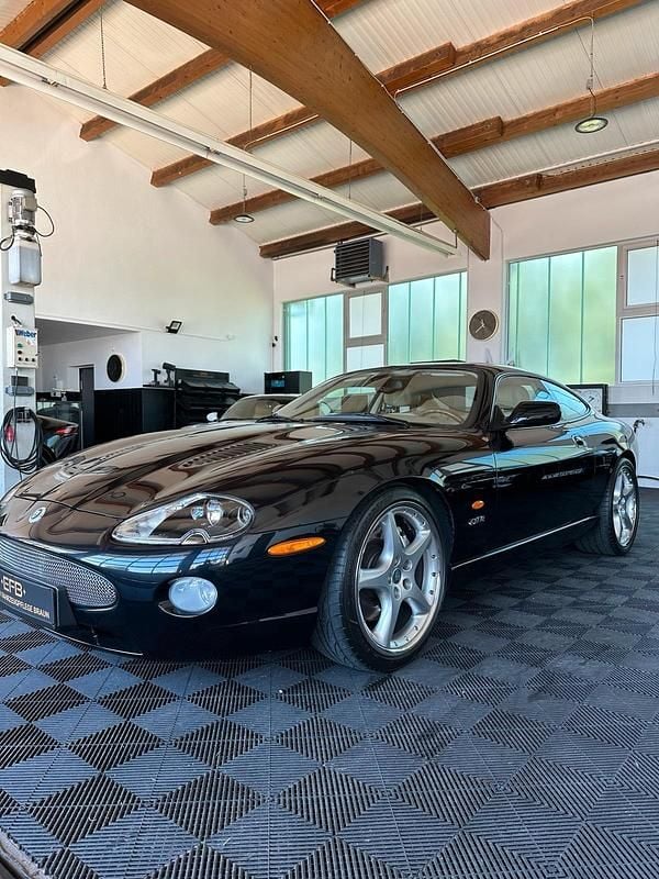 Schwarz Gebraucht 2004 Jaguar XKR Coupé | 27.999 € (Fairer Preis) - Bild 1/4