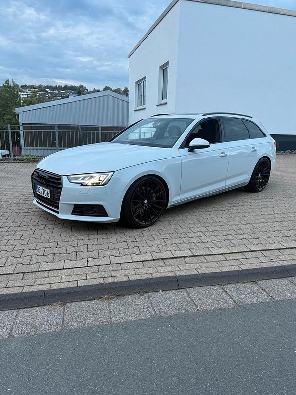 Weiß Gebraucht 2017 Audi A4 Sport Kombi | 25.000 € (Etwas zu teuer) - Bild 1/4