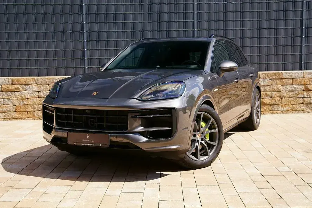 Gebraucht Porsche Cayenne 470 PS (345 kW) 2025 Grau SUV