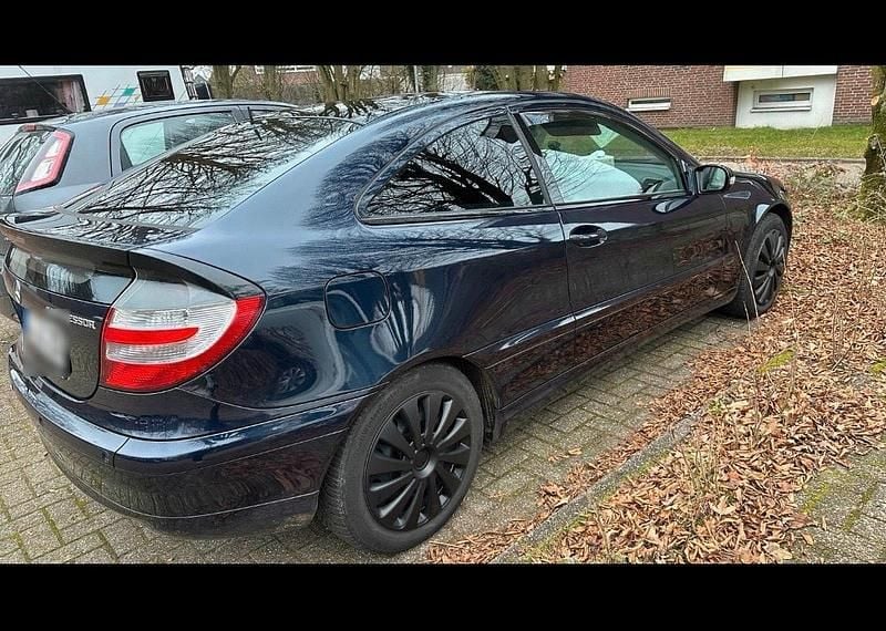 Gebraucht Mercedes C180 143 PS (105 kW) 2005 Blau Coupé