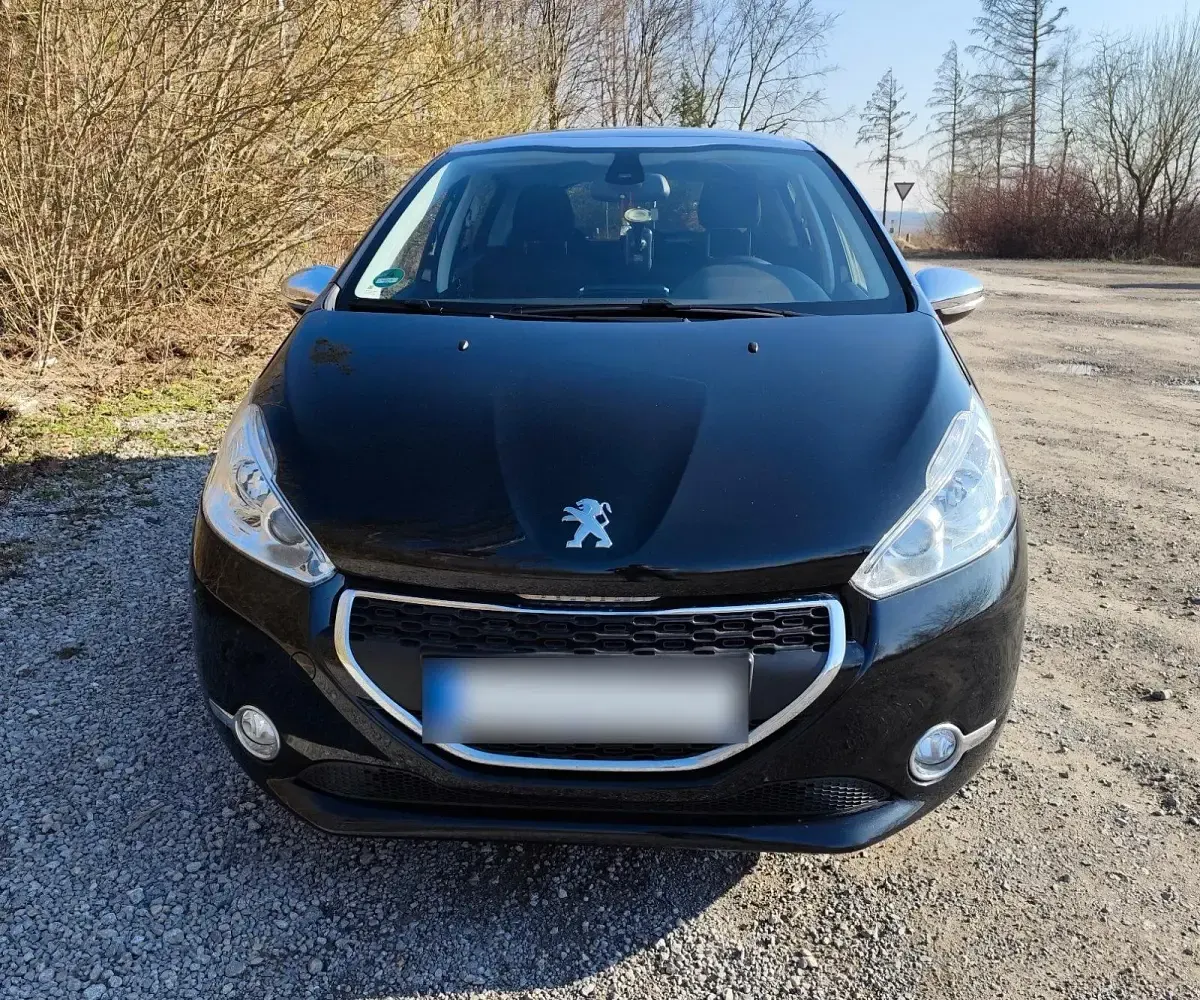 Gebraucht Peugeot 208 Style 81 PS (59 kW) 2015 Schwarz Kleinwagen