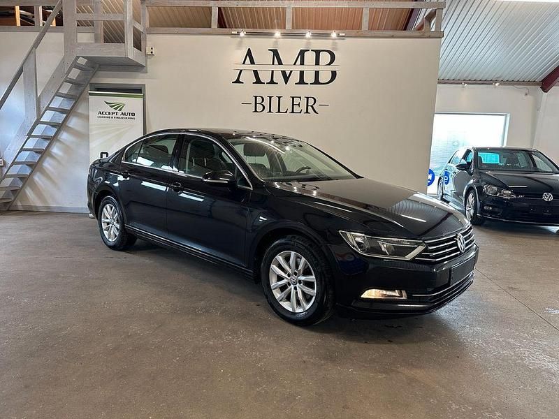Schwarz Gebraucht 2017 VW Passat Comfortline Limousine | 10.980 € (Guter Preis) - Bild 1/4