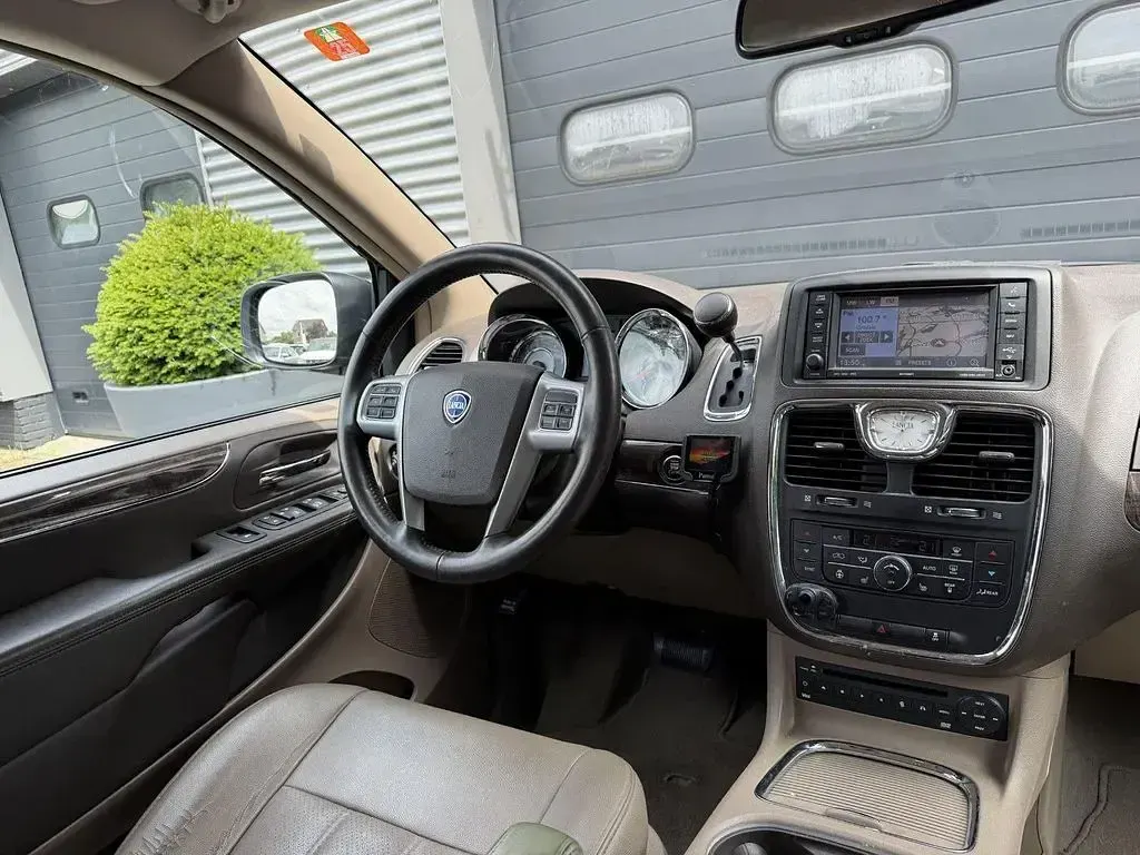 Gebraucht Lancia Voyager Gold 163 PS (119 kW) 2012 Schwarz Van / Kleinbus