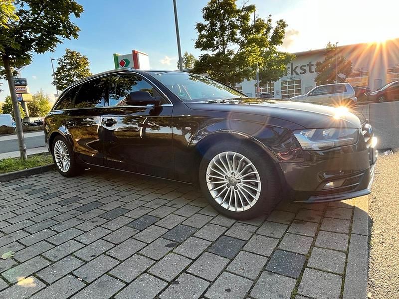 Gebraucht Audi A4 Comfort 177 PS (130 kW) 2013 Schwarz Kombi
