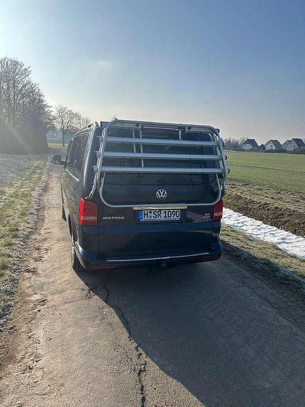Gebraucht VW Multivan Startline 140 PS (102 kW) 2014 Blau Van / Kleinbus