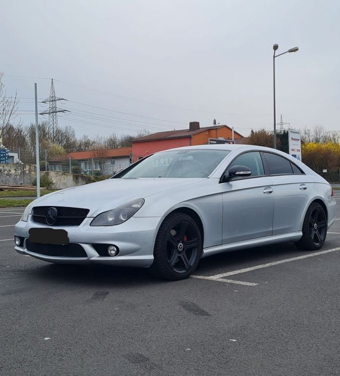 Grau Gebraucht 2004 Mercedes CLS500 Coupé | 10.000 € (Fairer Preis) - Bild 1/4