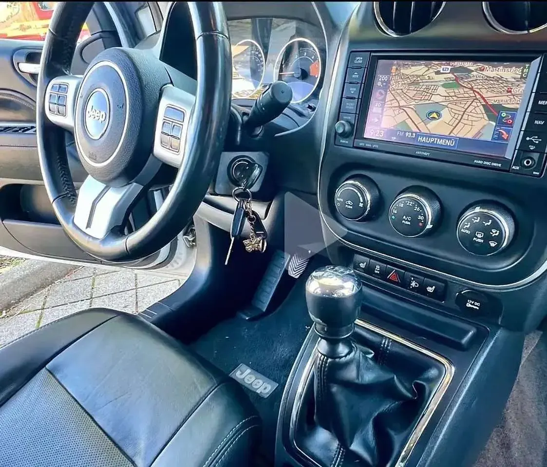Gebraucht Jeep Compass Limited 140 PS (102 kW) 2014 Weiß SUV