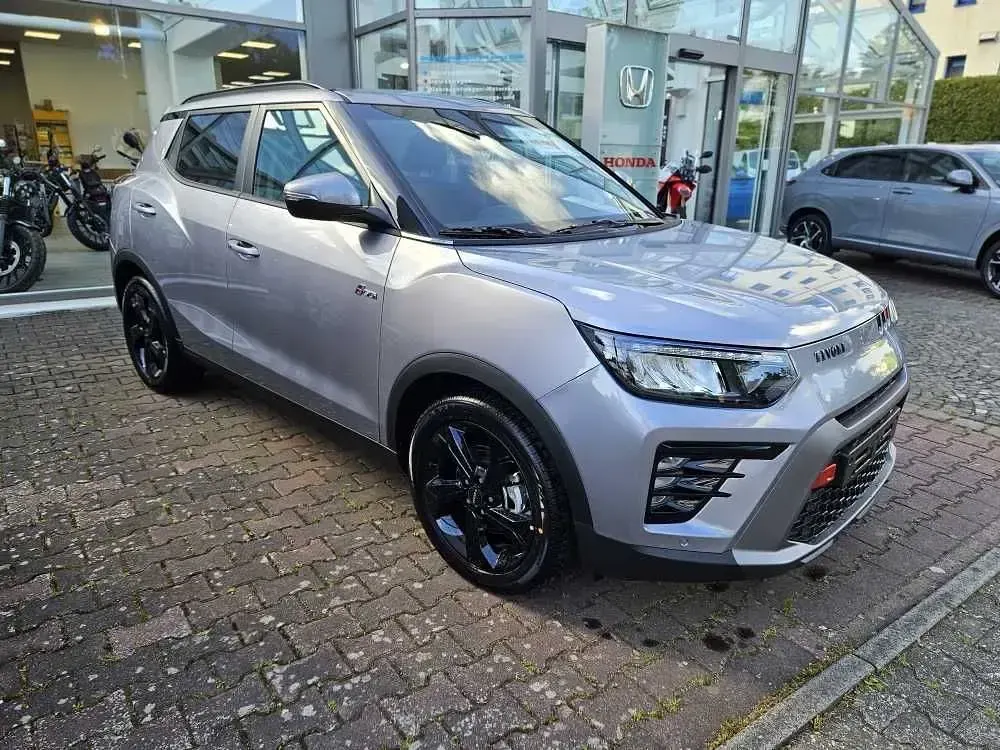 Neu KGM Tivoli 163 PS (119 kW) 2026 Grau SUV