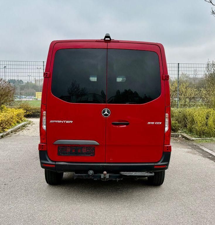 Używany Mercedes Sprinter 150 KM (110 kW) 2022 Czerwony Van