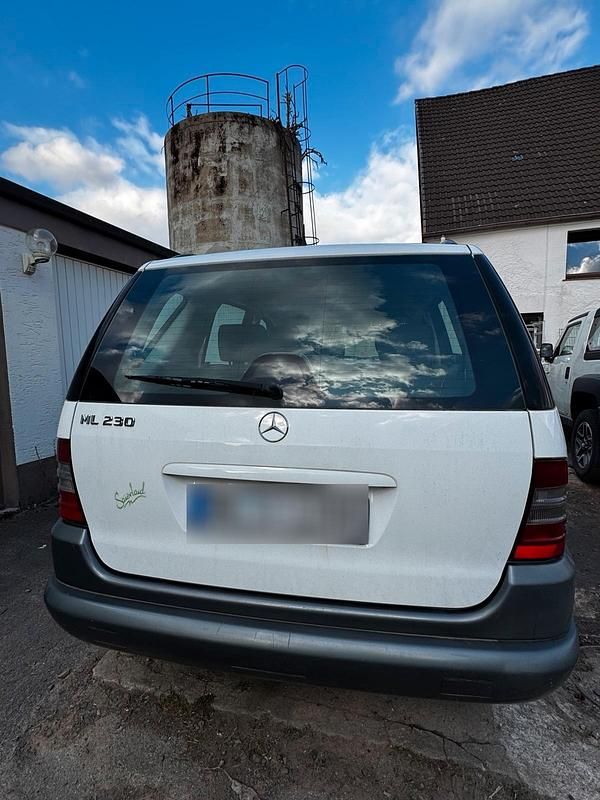 Gebraucht Mercedes ML230 150 PS (110 kW) 1999 Weiß SUV