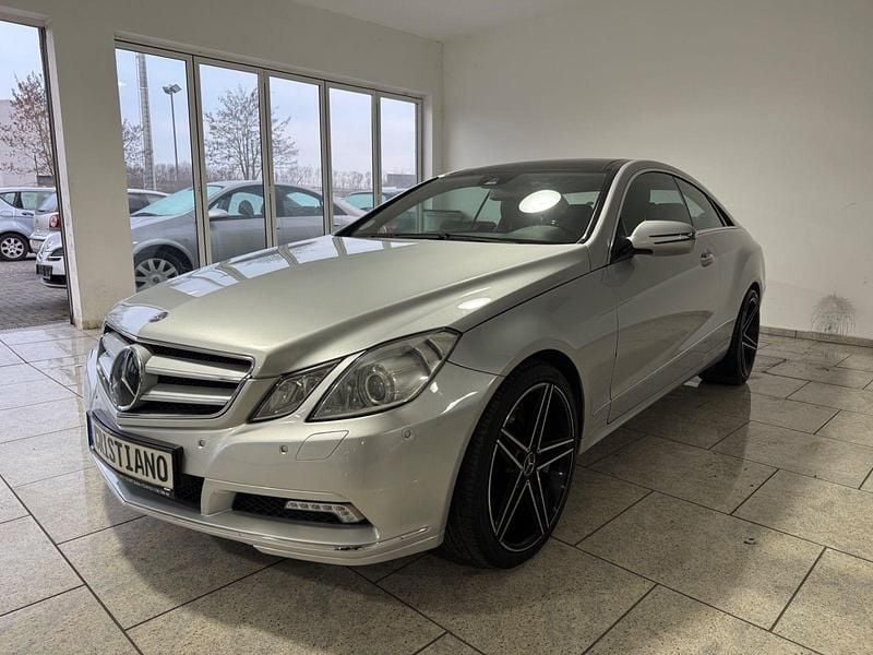 Gebraucht Mercedes E500 387 PS (284 kW) 2009 Silber Coupé