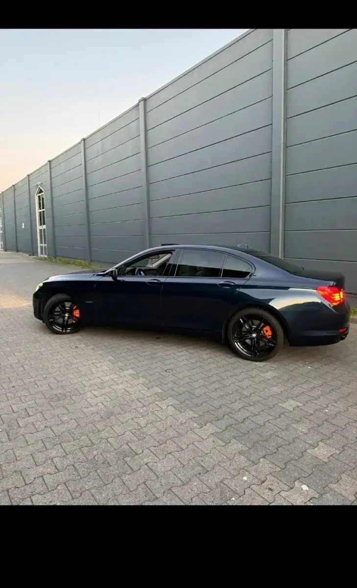 Gebraucht BMW 740 326 PS (239 kW) 2009 Schwarz Limousine