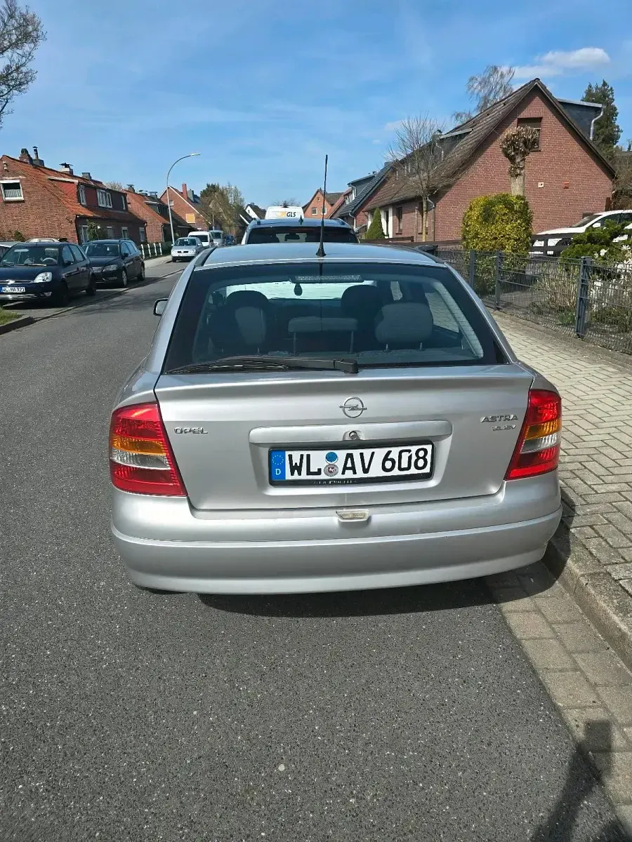 Gebraucht Opel Astra 101 PS (74 kW) 2000 Grau Limousine