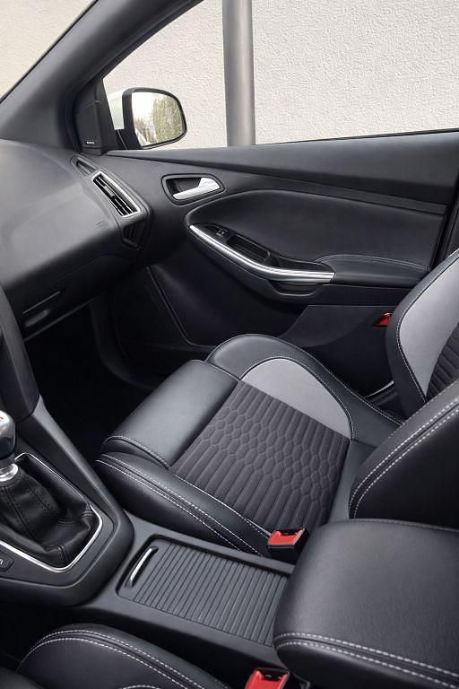 Gebraucht Ford Focus ST 250 PS (183 kW) 2015 Weiß Limousine