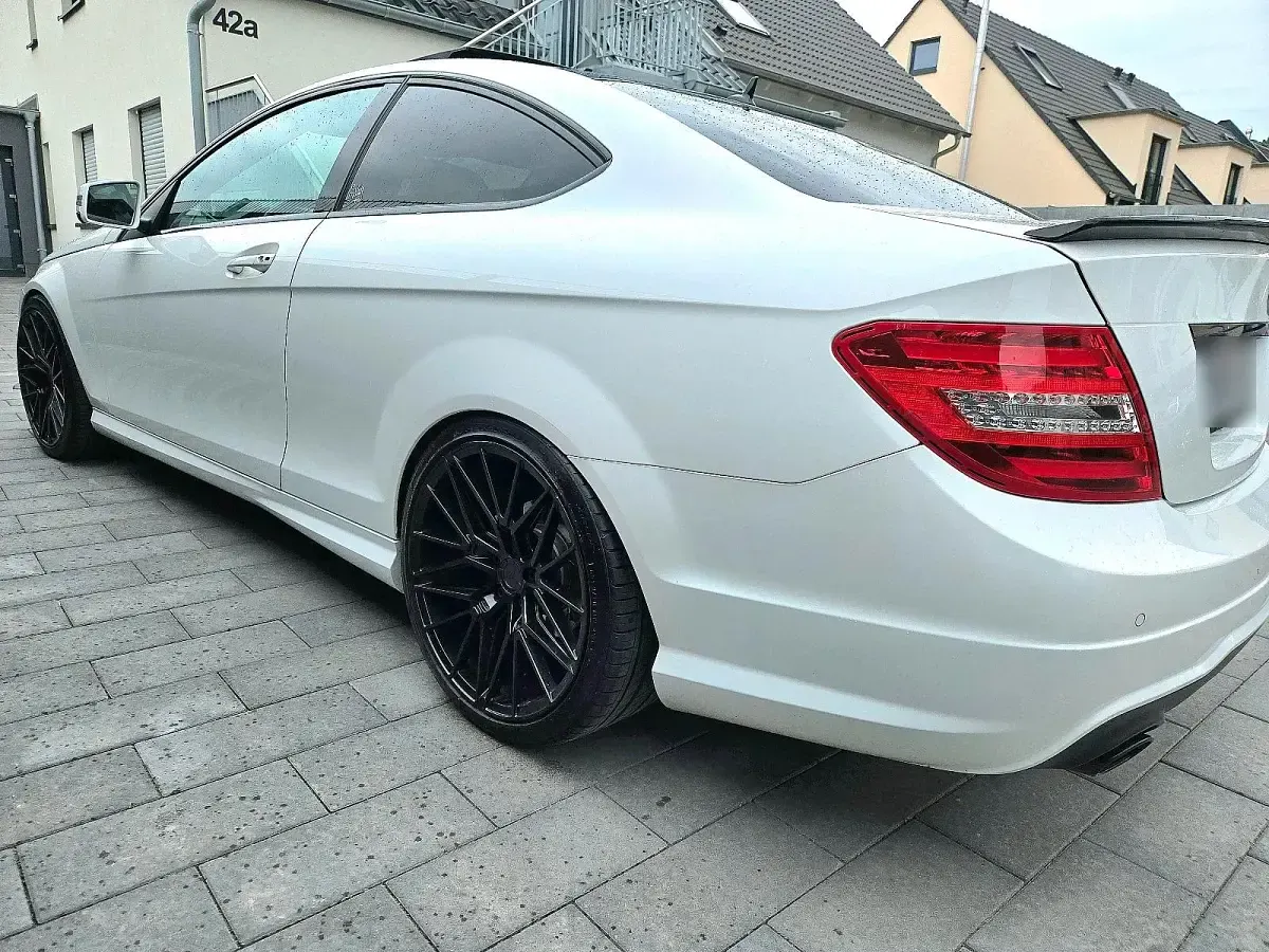 Gebraucht Mercedes C180 156 PS (114 kW) 2014 Weiß Coupé