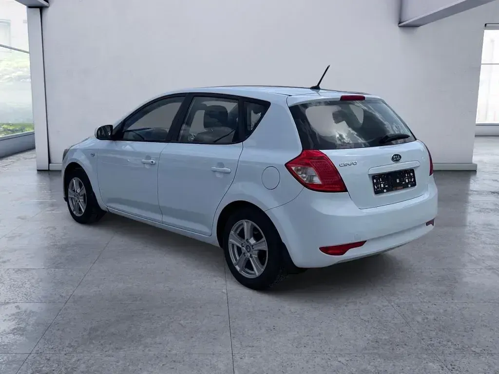 Gebraucht Kia Ceed Attract 90 PS (66 kW) 2010 Weiß Kleinwagen