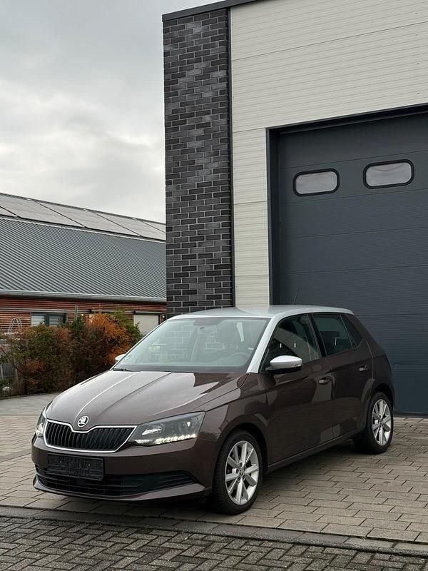 Braun Gebraucht 2015 Skoda Fabia Limousine | 7.800 € (Etwas zu teuer) - Bild 1/4