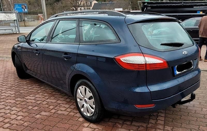 Gebraucht Ford Mondeo Ambiente 140 PS (102 kW) 2009 Blau Limousine