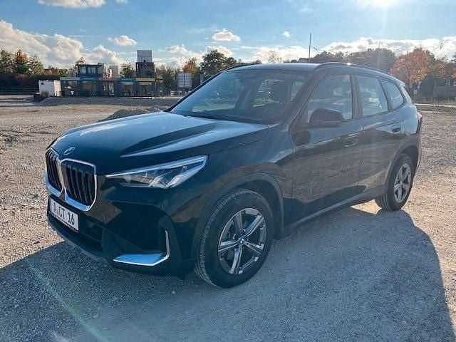 Schwarz Gebraucht 2024 BMW X1 Efficient Dynamics SUV | 34.700 € (Superpreis) - Bild 1/4