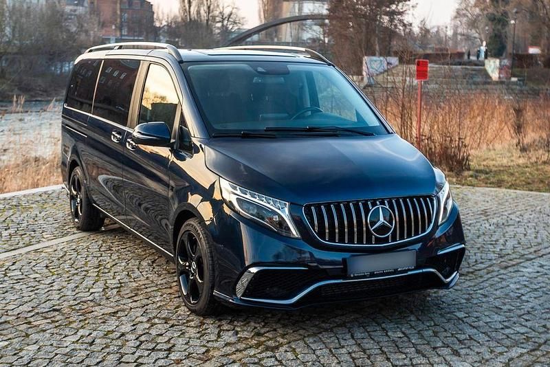 Gebraucht Mercedes V220 Edition 163 PS (119 kW) 2018 Blau Van / Kleinbus
