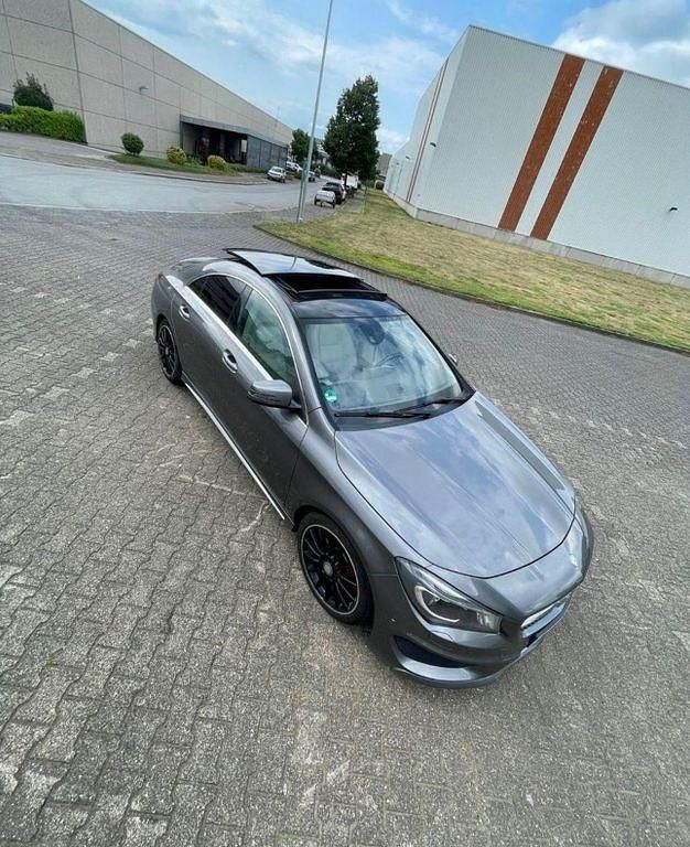 Silber Gebraucht 2013 Mercedes CLA250 AMG line Limousine | 19.000 € (Fairer Preis) - Bild 1/4