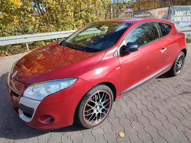 Gebraucht Renault Mégane III Bose Edition 131 PS (96 kW) 2012 Rot Coupé
