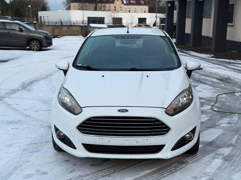 Gebraucht Ford Fiesta SYNC Edition 80 PS (58 kW) 2013 Frostweiß Kleinwagen