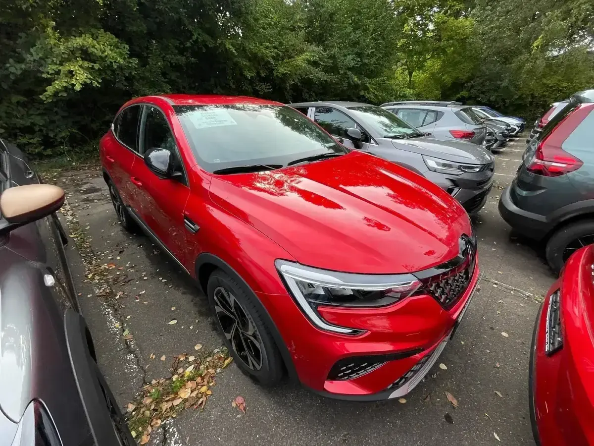 Neu Renault Arkana Techno 103 PS (75 kW) 2025 Rot SUV