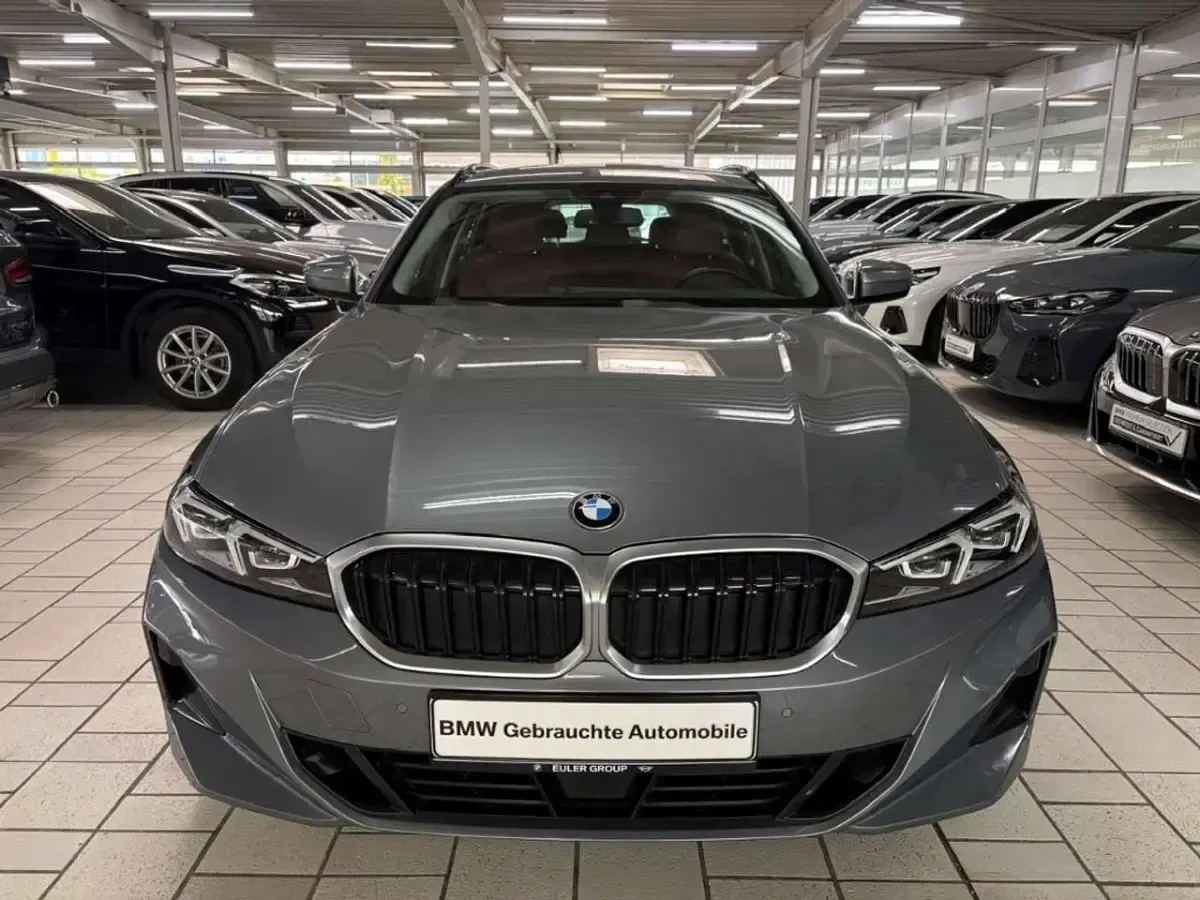 Gebraucht BMW 320 190 PS (139 kW) 2022 Skyscraper grau metallic Kombi
