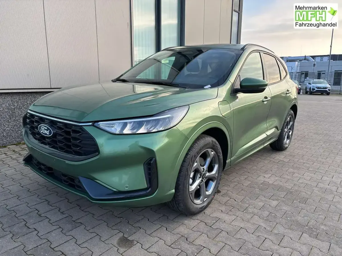 Neu Ford Kuga Premium 182 PS (133 kW) 2025 Wählbar SUV