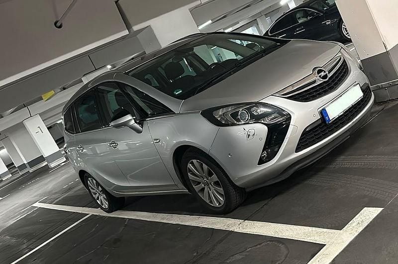 Silber Gebraucht 2012 Opel Zafira Tourer Active Van / Kleinbus | 5.000 € (Guter Preis) - Bild 1/4