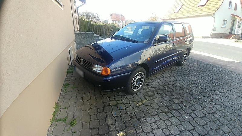 Used VW Polo 60 HP (44 kW) 2000 Blue Estate