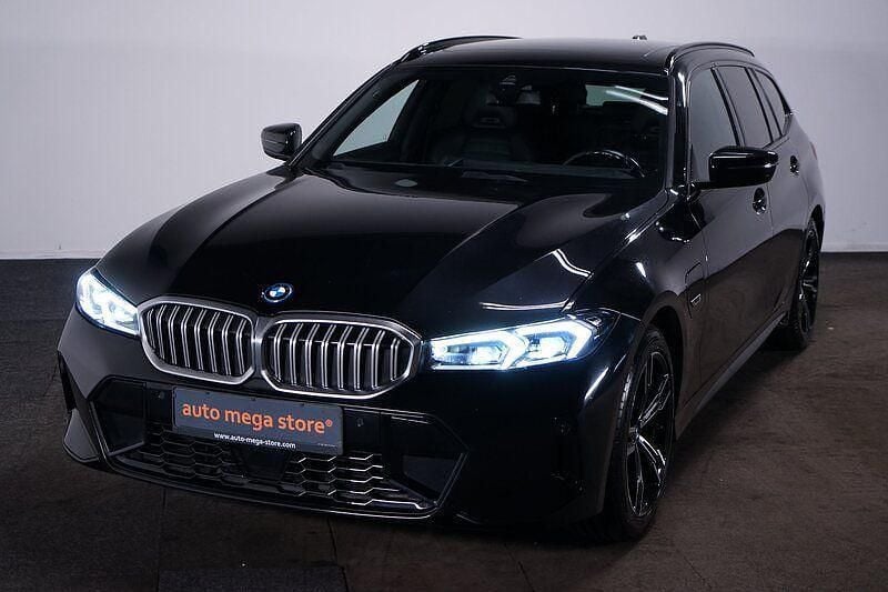 Black metallic Gebraucht 2023 BMW 330e M Sport Kombi | 34.994 € (Guter Preis) - Bild 1/4