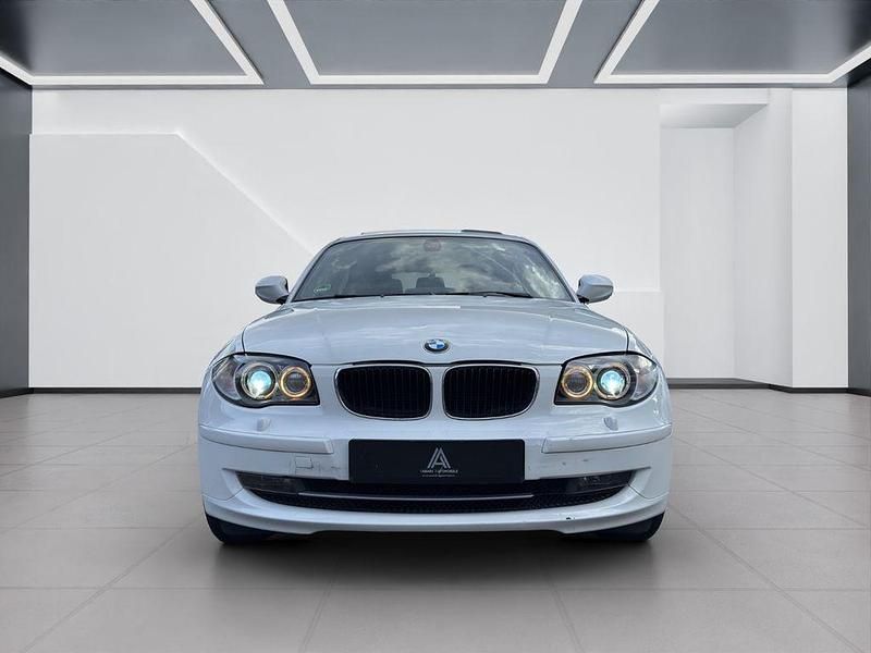 Gebraucht BMW 120 Advantage 177 PS (130 kW) 2011 Weiß Kleinwagen