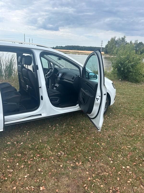 Weiß Gebraucht 2017 Seat Alhambra FR Van / Kleinbus | 16.000 € (Etwas zu teuer) - Bild 1/4