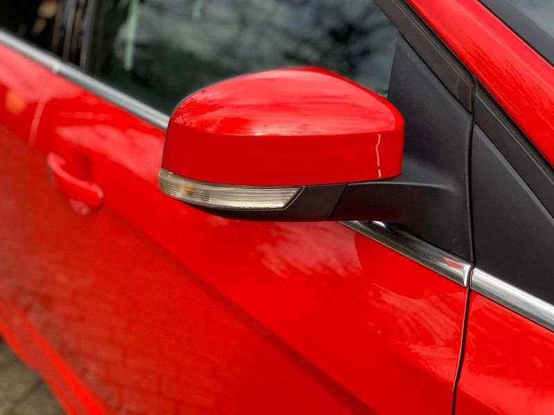 Gebraucht Ford Focus Titanium 182 PS (133 kW) 2014 Rot Limousine