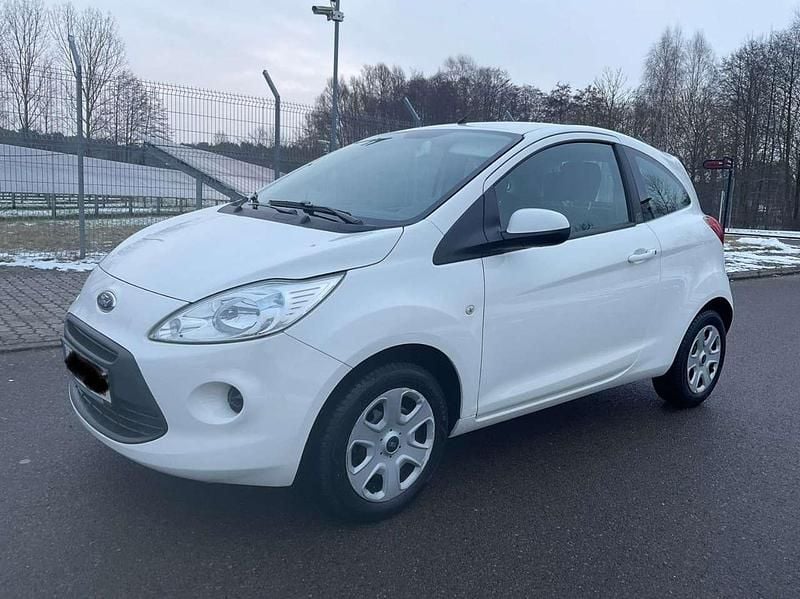 Gebraucht Ford Ka Trend 69 PS (50 kW) 2016 Crystalweiß Kleinwagen