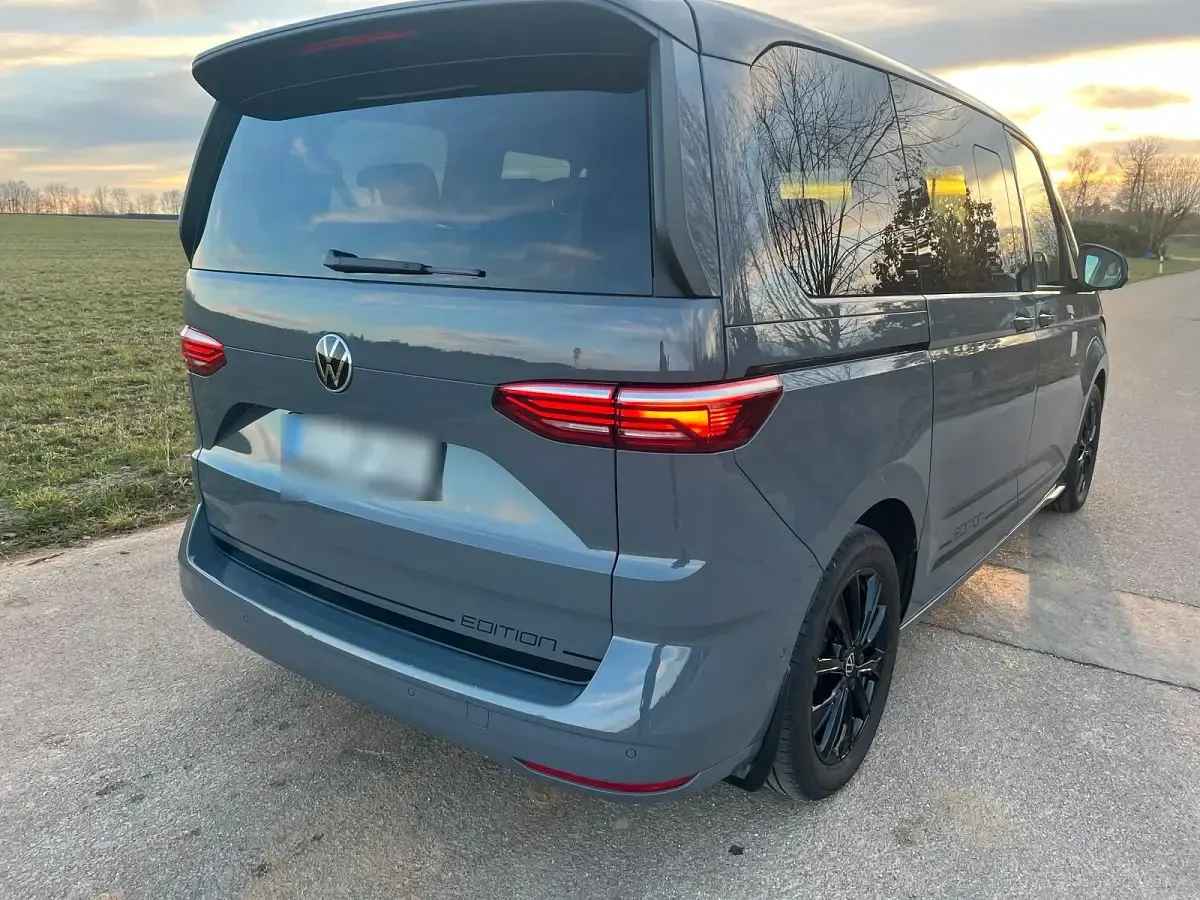 Gebraucht VW Multivan Edition 150 PS (110 kW) 2025 Grau Van / Kleinbus